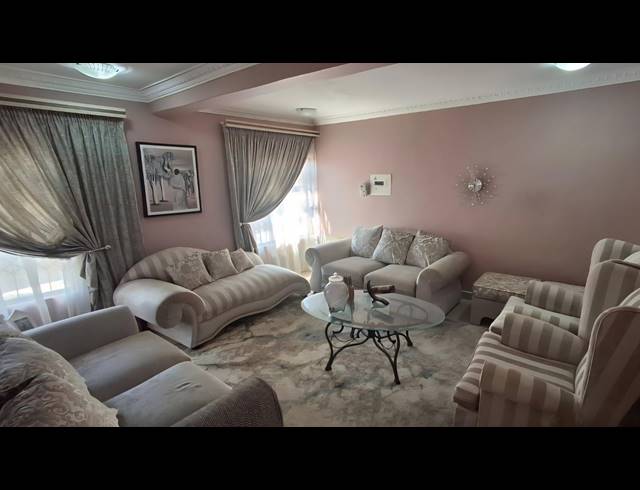 7 BEDROOM FREESTANDING FOR SALE IN FLORA PARK